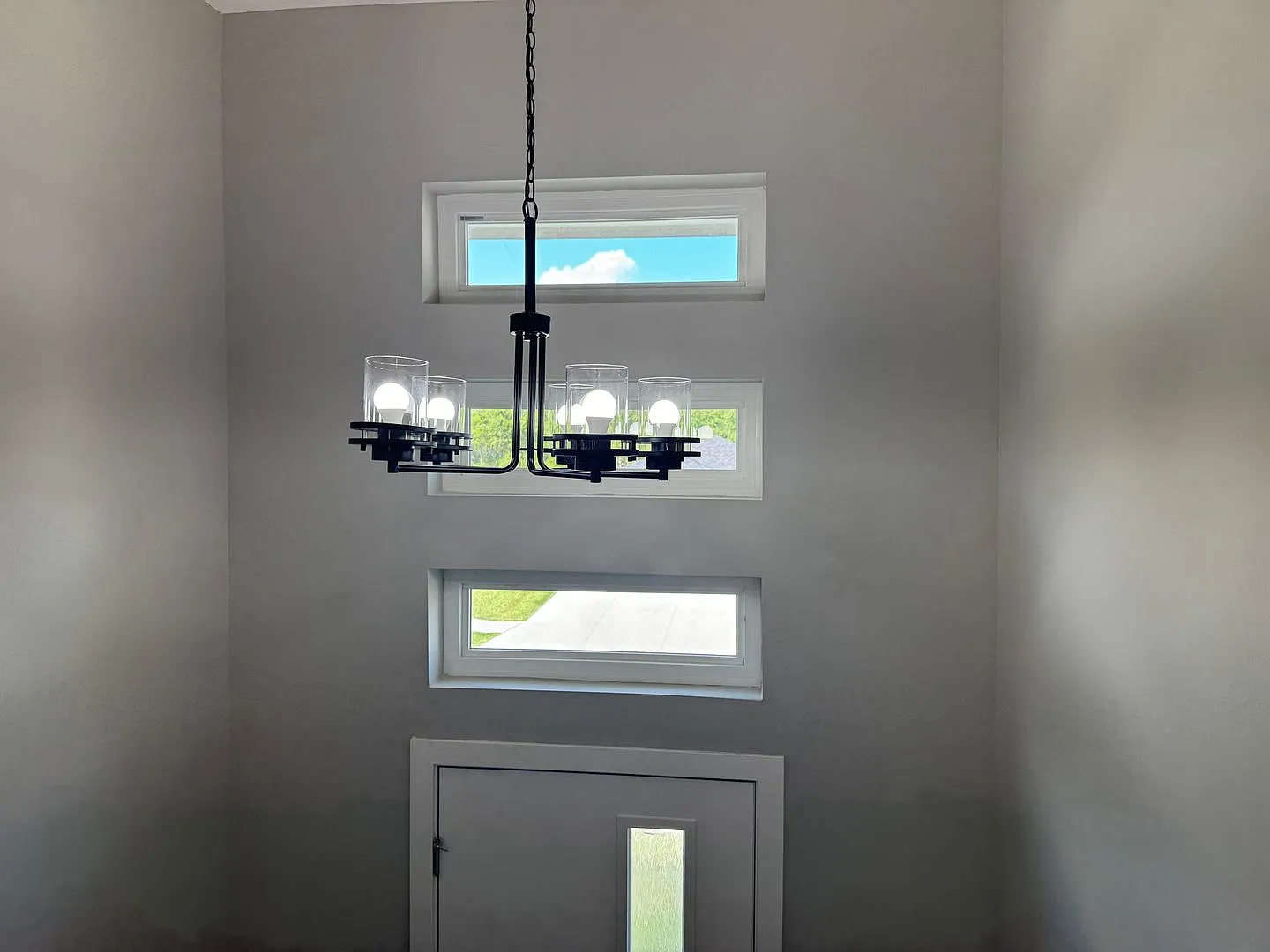 Luxury Bennington Townhome Ready For Move In — Photo 3