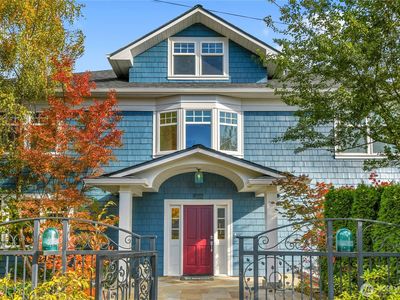 922 Nob Hill Avenue N, Seattle, WA, 98109