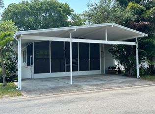 9612 Clubhouse Ln, Tampa, FL 33635