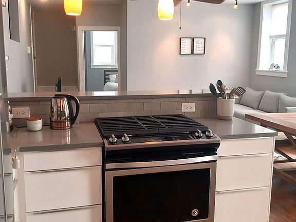 5th image of 1050 W Balmoral Ave #2G