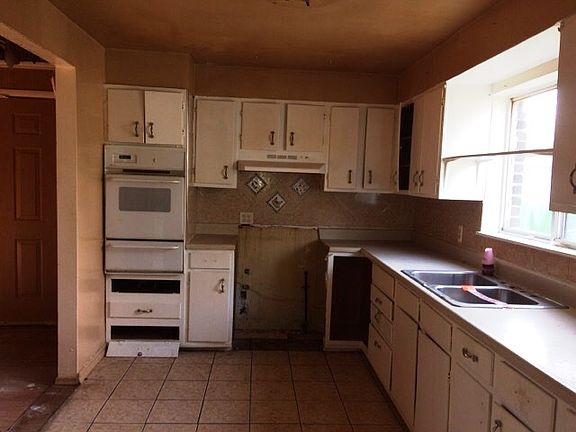 2nd image of 17110 Lotus Dr