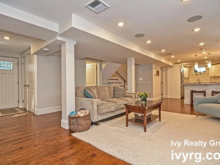 1108 Broadway #1 — Photo 2