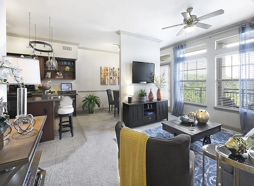 1 bed, 830 sqft, $1,170 — Photo 3