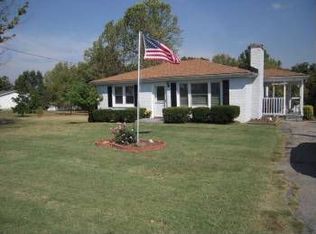 1201 Dawkins Rd, La Grange, KY 40031