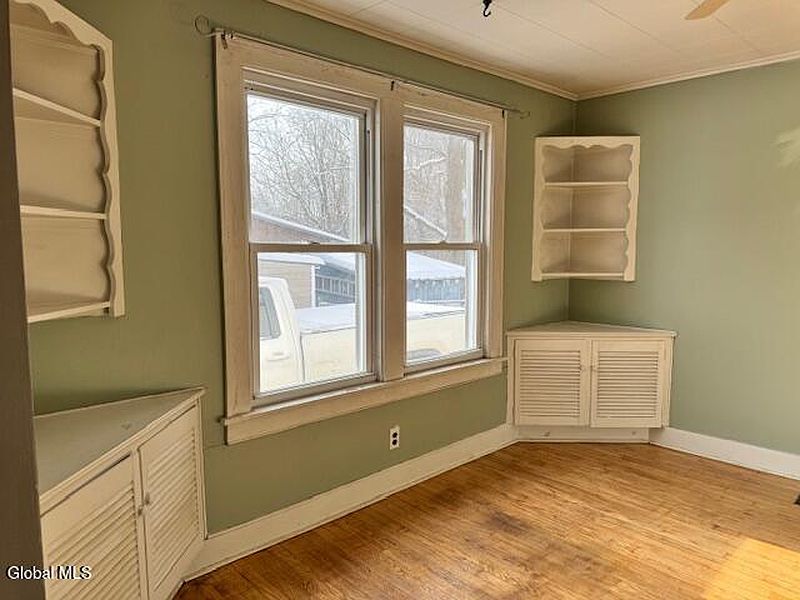 3rd image of 331 Riceville Road