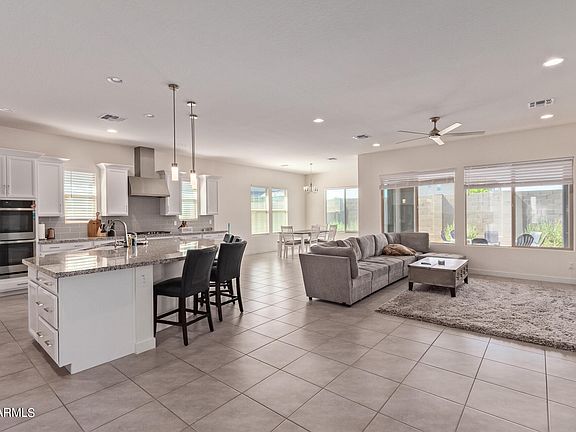 4th image of 1578 E San Carlos Way