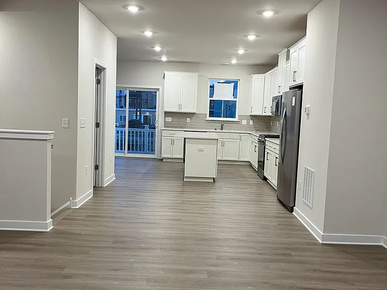 507 Titanium St — Photo 2