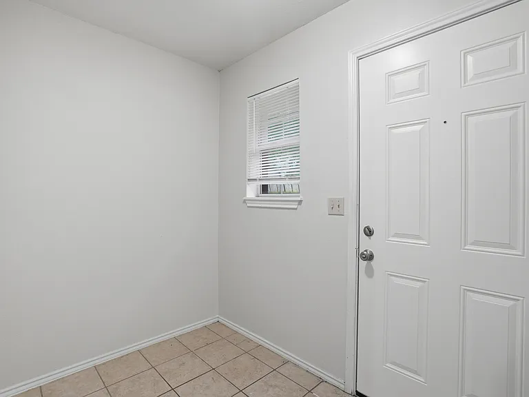 106 N Shaw St — Photo 26