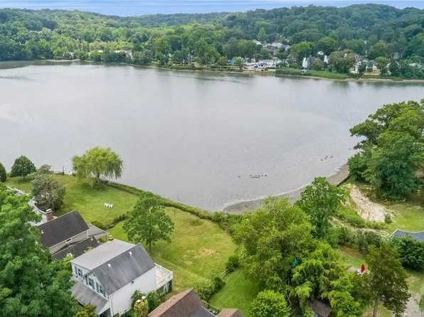 39 Prospect Road, Centerport, NY 11721