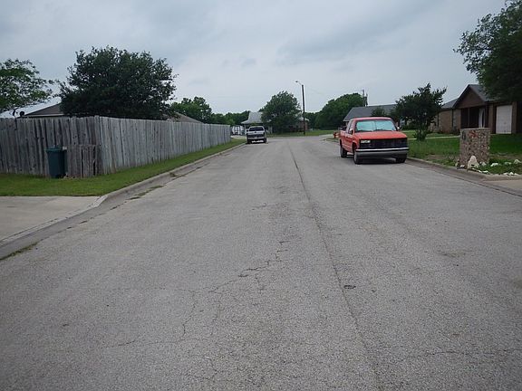 4th image of 803 Aikman Dr