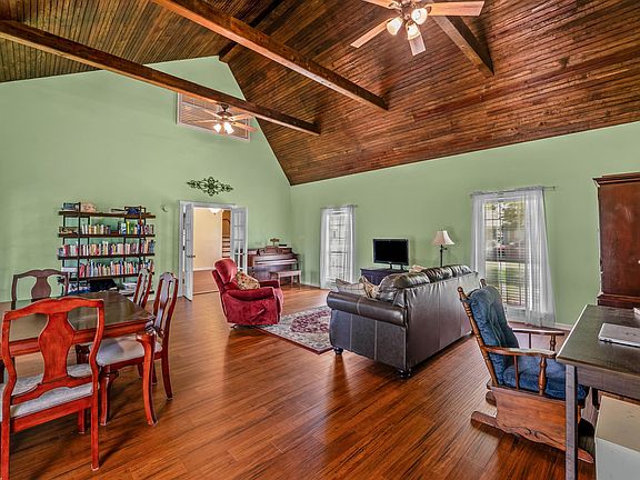 5th image of 28 Hibiscus Rd