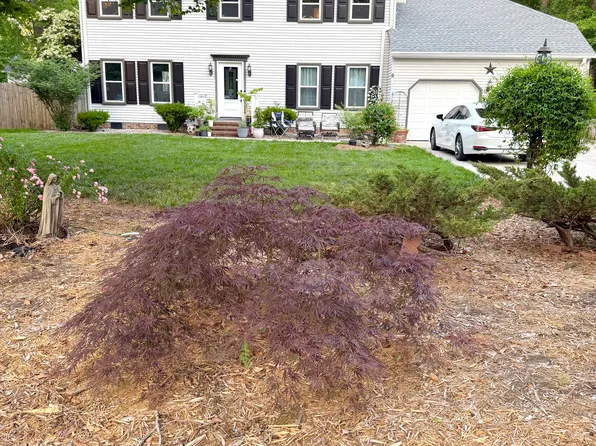 412 Whispering Pine Dr, Yorktown, VA 23692