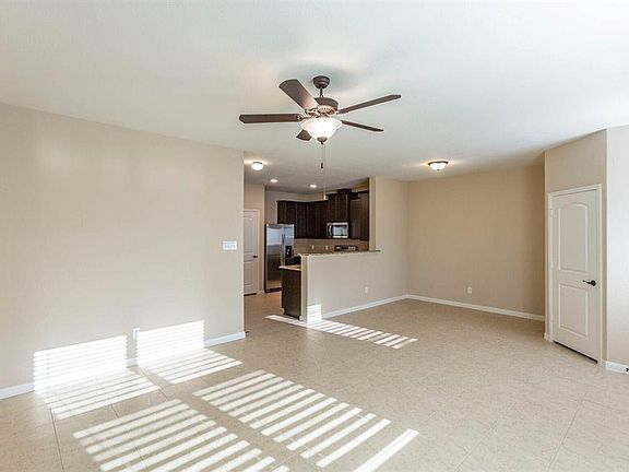4th image of 404 Hollow Brook Ln