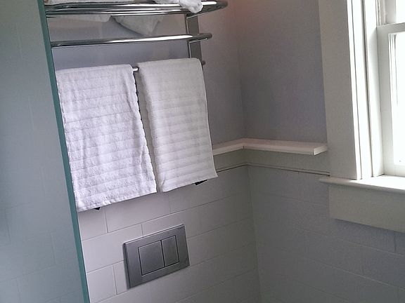 4th image of 701 Swann Ave #1