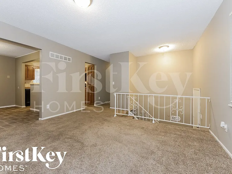 2318 NW Chatham Pl — Photo 5
