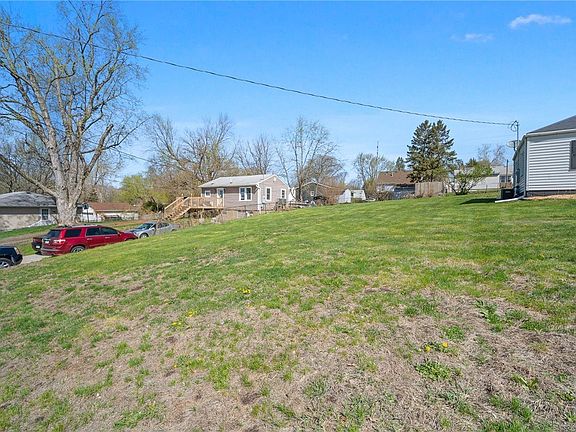 2nd image of 2528 Morton Ave