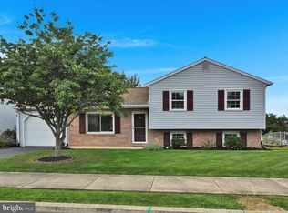 221 Linda Ter, Ephrata, PA 17522