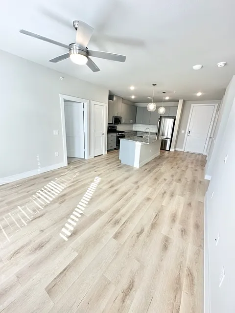 1 bed, 1.0 bath, 725 sqft, $1,049 — Photo 4