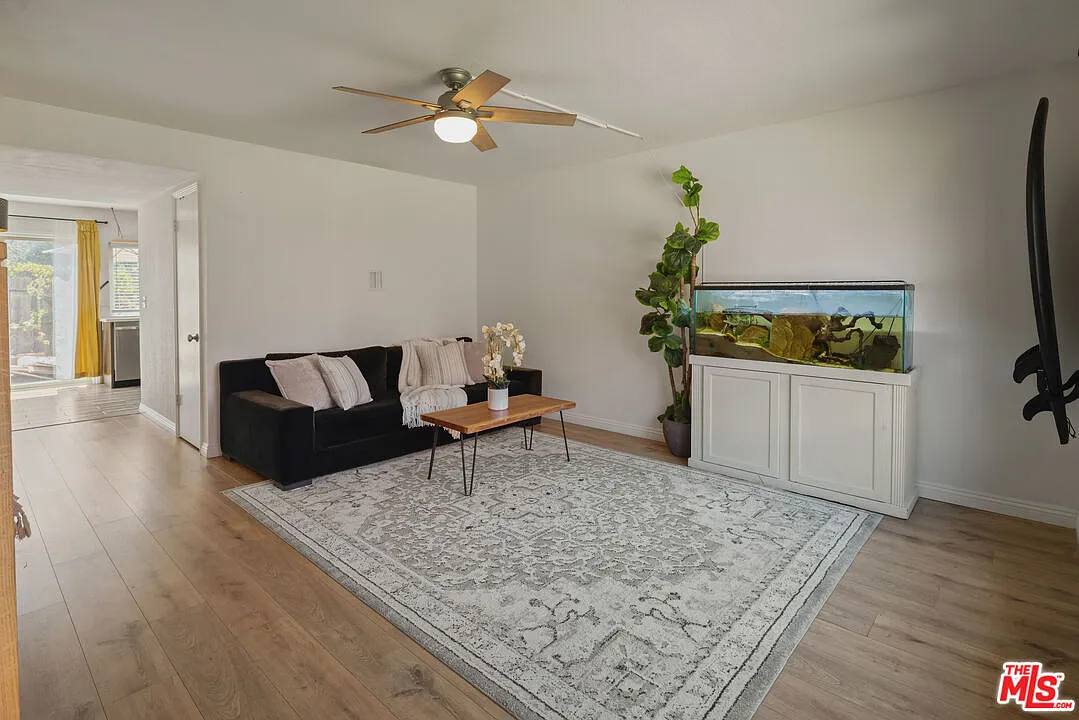 2 bed, 1.5 bath, 1020 sqft, $3,789 — Photo 2