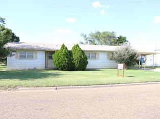 116 W 11th St, Hale Center, TX 79041