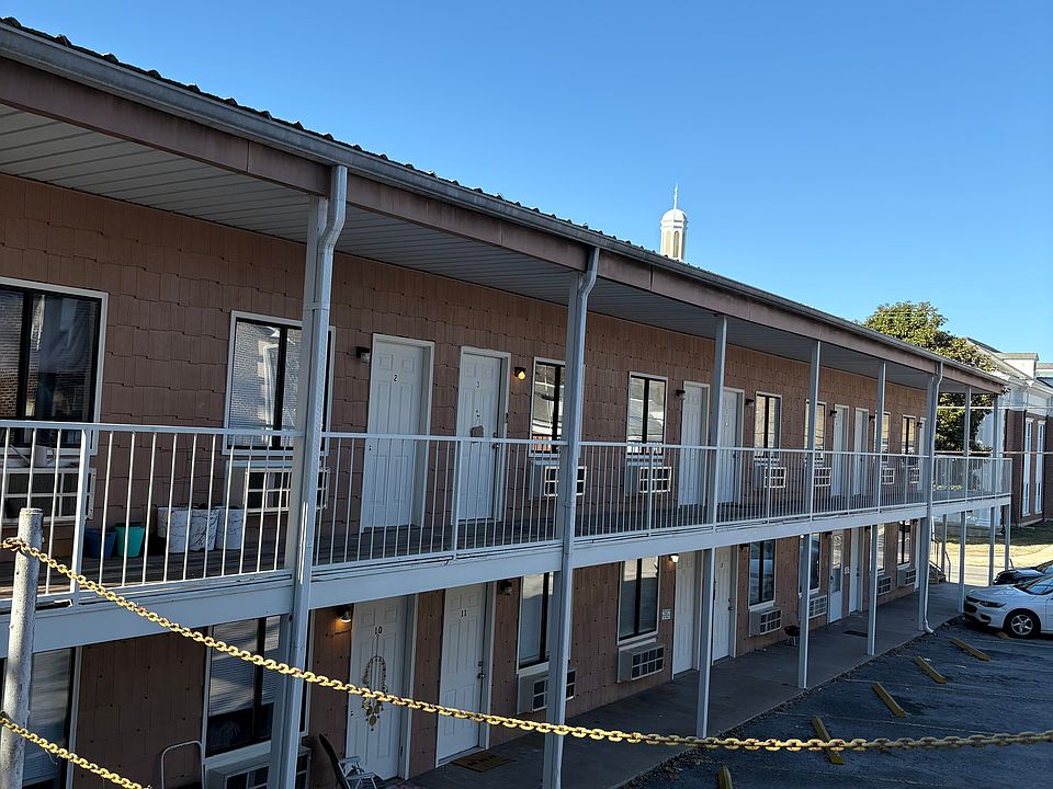 1st image of 215 E Race St APT 7