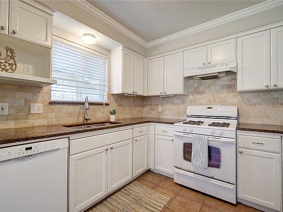 3rd image of 11724 Santa Cruz Dr