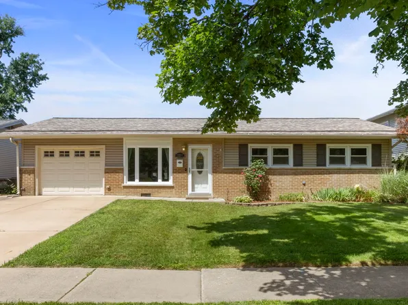 15200 Oxford Dr, Oak Forest, IL 60452
