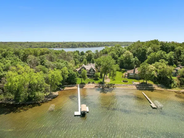 34 Peninsula Rd, Dellwood, MN 55110