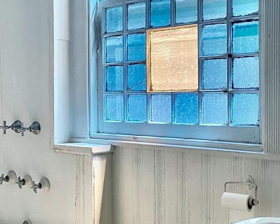 2nd image of 129 Albany Ave #4