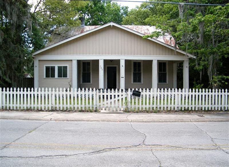 1st image of 368 SE Camp St