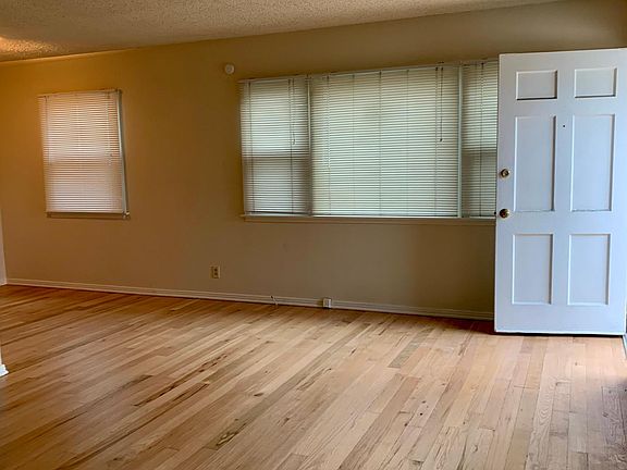 5th image of 526 Grand Blvd