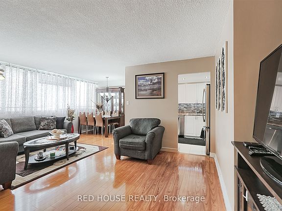 3rd image of 3590 Kaneff Cres #705