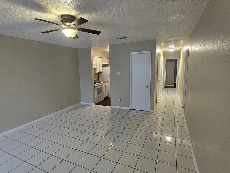 3019 Aspin Dr — Photo 2