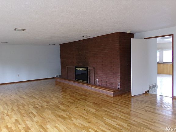 4th image of 9112 104th St SW