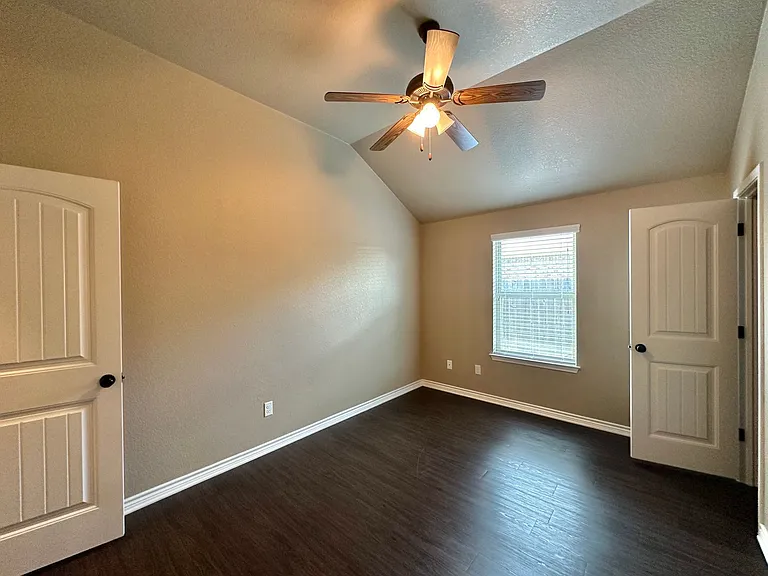302 Sladecek Dr — Photo 14