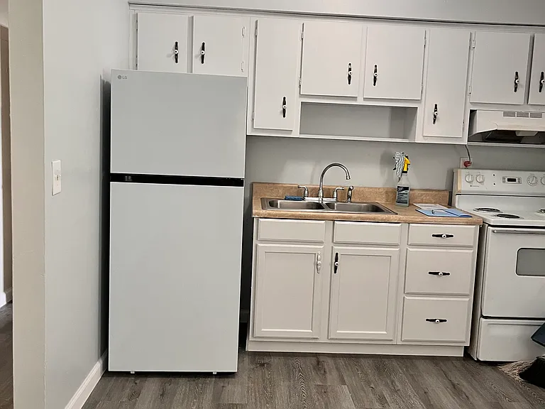 384 Avenue N SW #3 — Photo 1
