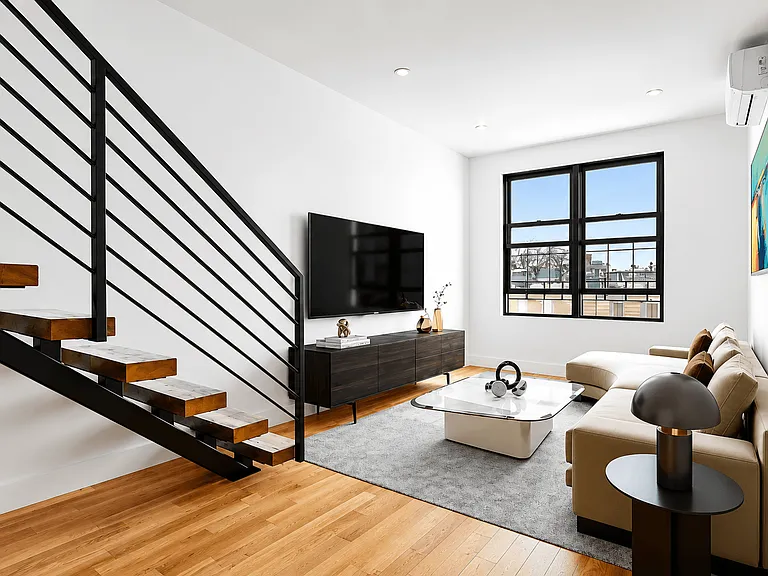 1270 Hancock St #4R — Photo 2
