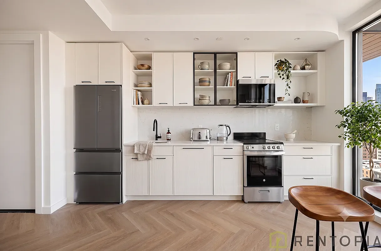 106 Fleet Place — Photo 3