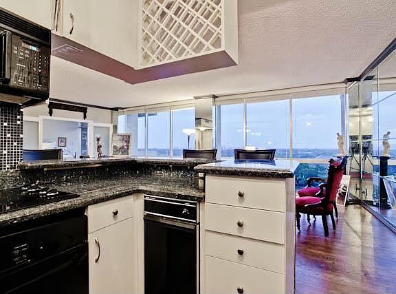 3rd image of 6211 W Northwest Hwy APT 807