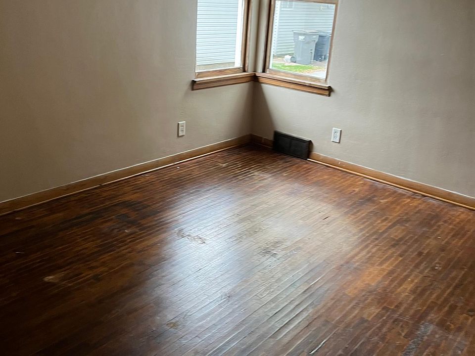 1st image of 815 W Superior St
