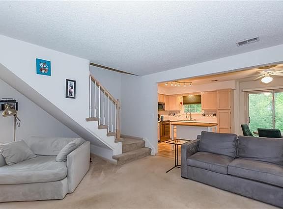 2nd image of 6027 NE Moonstone Dr #17-D