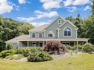 3 Bridle Path Trl, Newtown, CT 06470