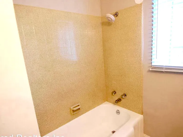 215 Avenida Granada — Photo 8