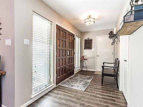 5th image of 218 Woodhaven Dr