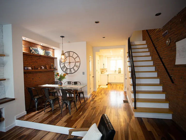 2404 E Cumberland St — Photo 2