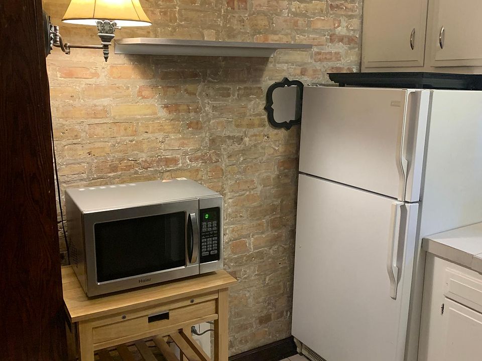 1st image of 2800 N Pine Grove Ave Unit 2I
