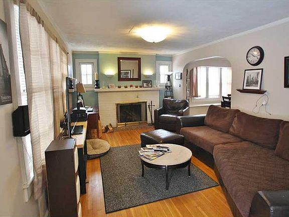 3rd image of 6254 N Broadway St