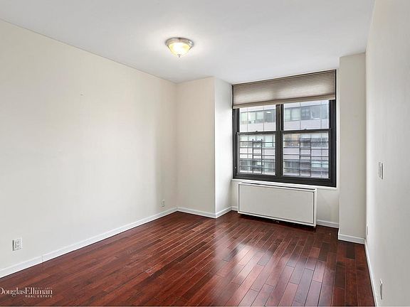 3rd image of 117 E 57th St APT 27G