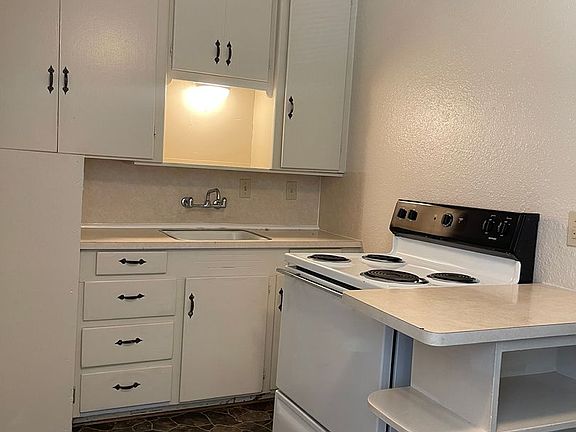 2nd image of 1538 West St #6