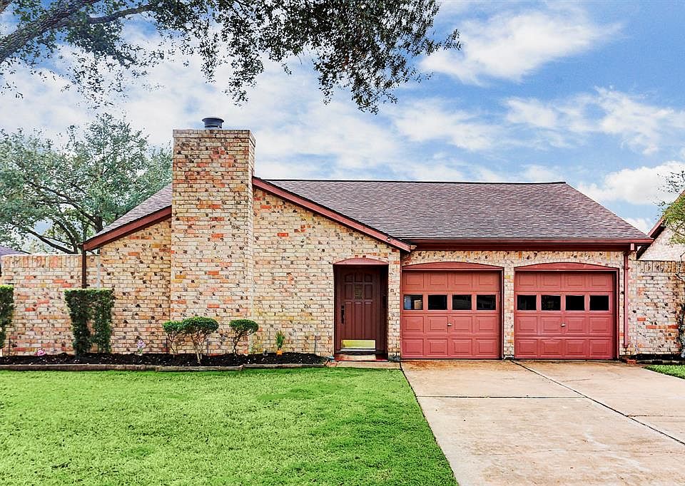 1st image of 22203 Elsinore Dr